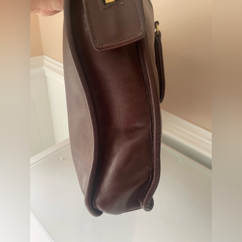 Coach Embassy BriefcasePre 94 One sided Tag #0695-934 measures: 10.5 H & 17 in L - Picture 16 of 16